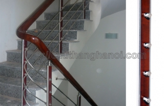 Cầu thang inox tay vịn gỗ Inox suốt JKL84017